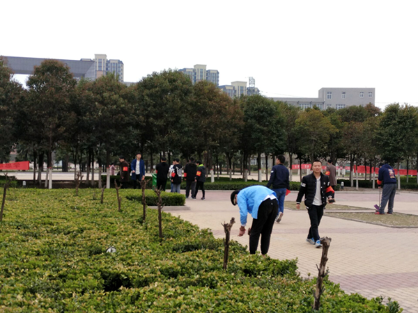 捡拾垃圾、美化环境活动1.jpg